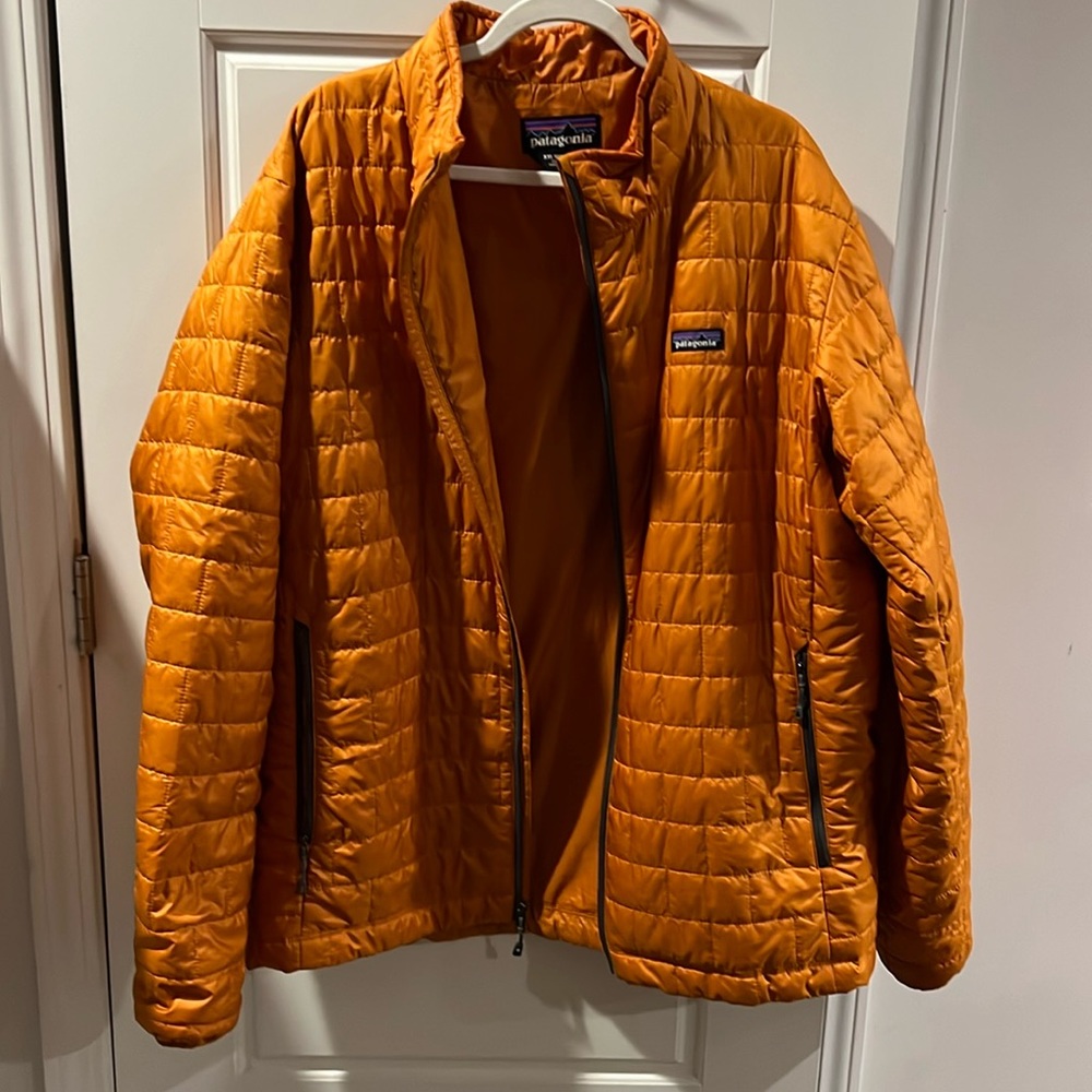 Patagonia Burnt Orange Men’s Lightweight all season jacket. Size XXL